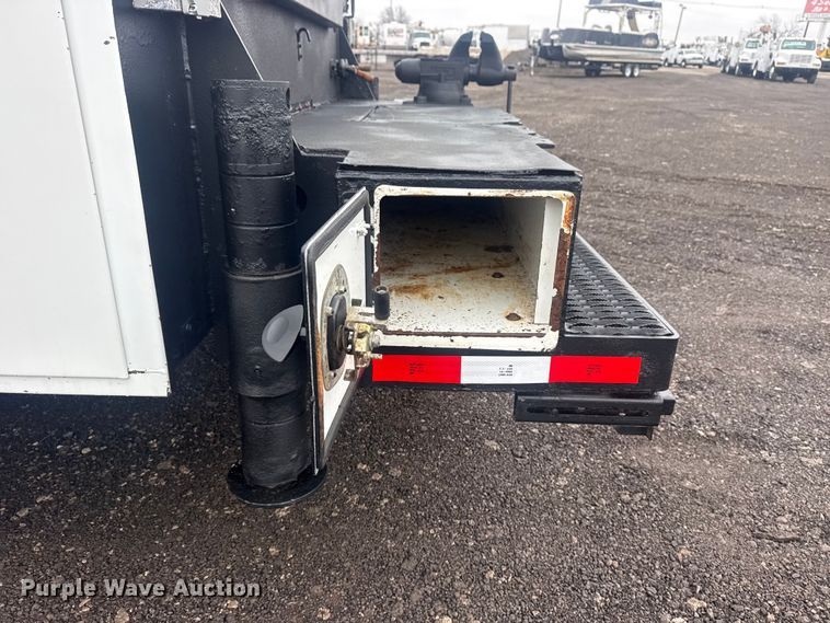 image for item EG2169 2015 Kenworth T370 utility / service truck