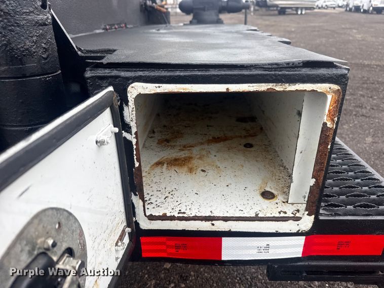 image for item EG2169 2015 Kenworth T370 utility / service truck