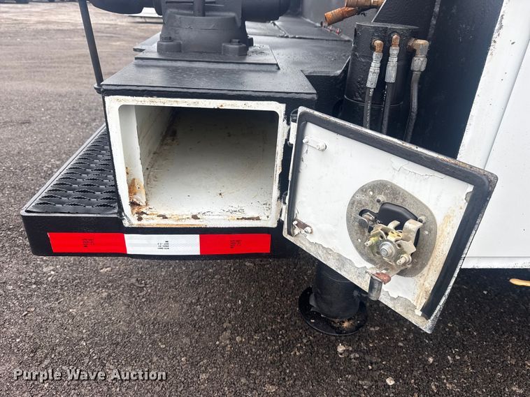 image for item EG2169 2015 Kenworth T370 utility / service truck