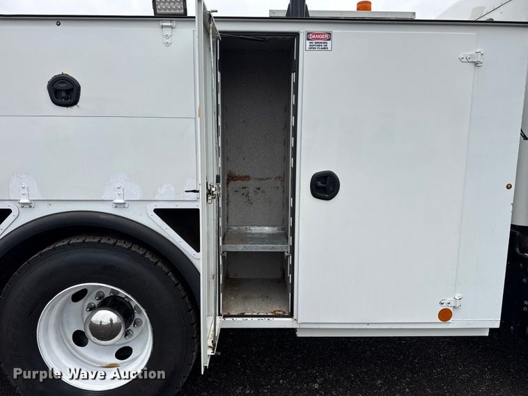 image for item EG2169 2015 Kenworth T370 utility / service truck