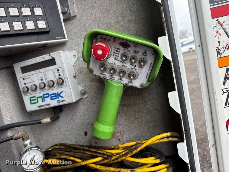 image for item EG2169 2015 Kenworth T370 utility / service truck