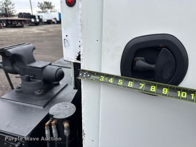 image for item EG2169 2015 Kenworth T370 utility / service truck