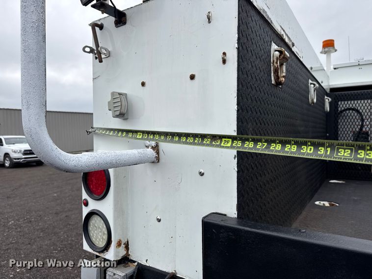 image for item EG2169 2015 Kenworth T370 utility / service truck