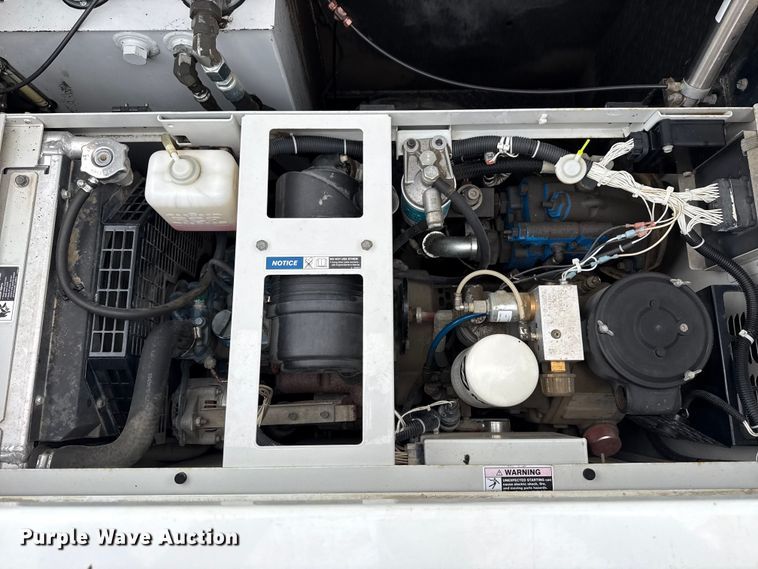 image for item EG2169 2015 Kenworth T370 utility / service truck