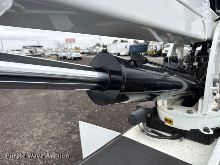 image for item EG2169 2015 Kenworth T370 utility / service truck