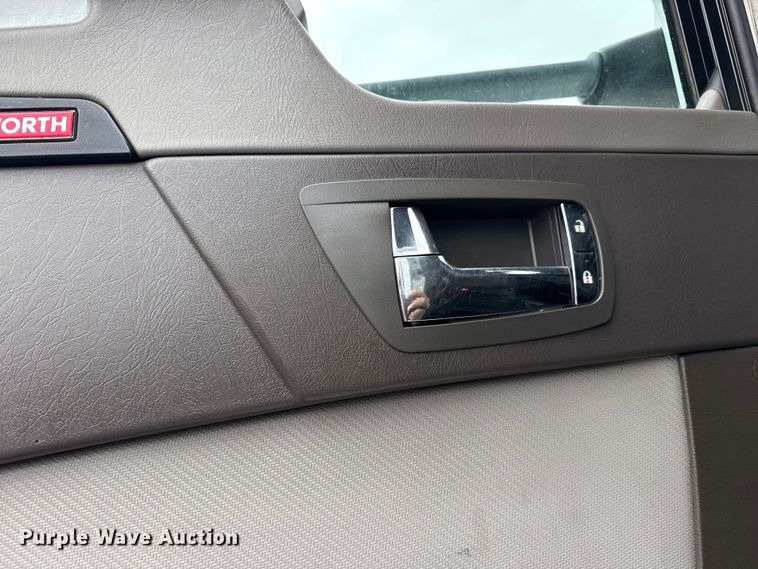 image for item EG2169 2015 Kenworth T370 utility / service truck