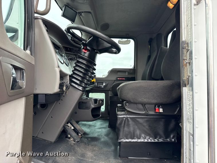 image for item EG2169 2015 Kenworth T370 utility / service truck