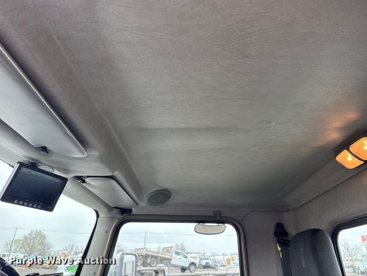 image for item EG2169 2015 Kenworth T370 utility / service truck