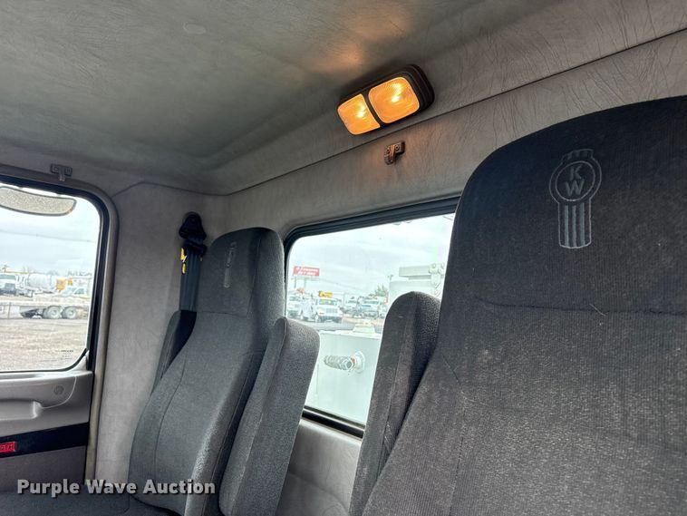 image for item EG2169 2015 Kenworth T370 utility / service truck