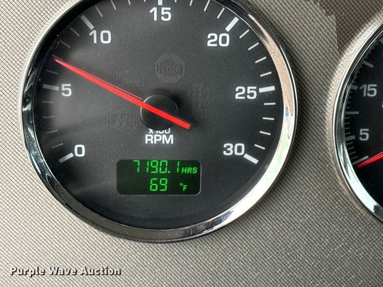 image for item EG2169 2015 Kenworth T370 utility / service truck