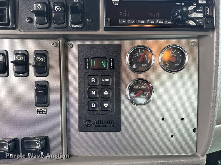 image for item EG2169 2015 Kenworth T370 utility / service truck