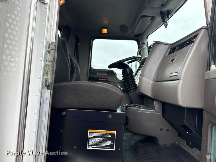 image for item EG2169 2015 Kenworth T370 utility / service truck