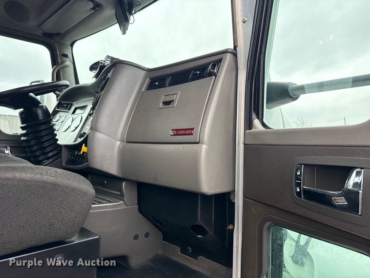 image for item EG2169 2015 Kenworth T370 utility / service truck