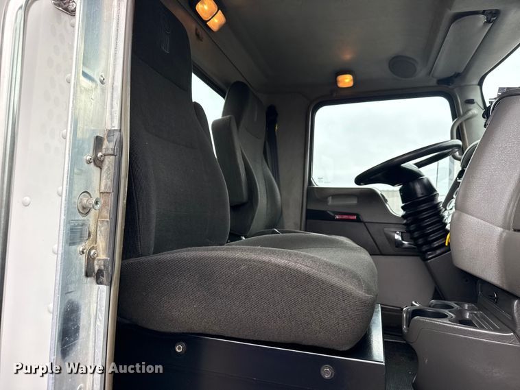 image for item EG2169 2015 Kenworth T370 utility / service truck