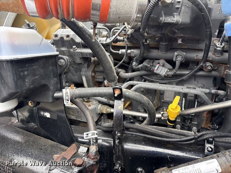 image for item EG2169 2015 Kenworth T370 utility / service truck