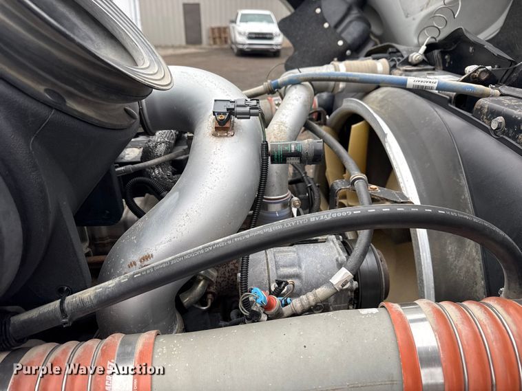 image for item EG2169 2015 Kenworth T370 utility / service truck