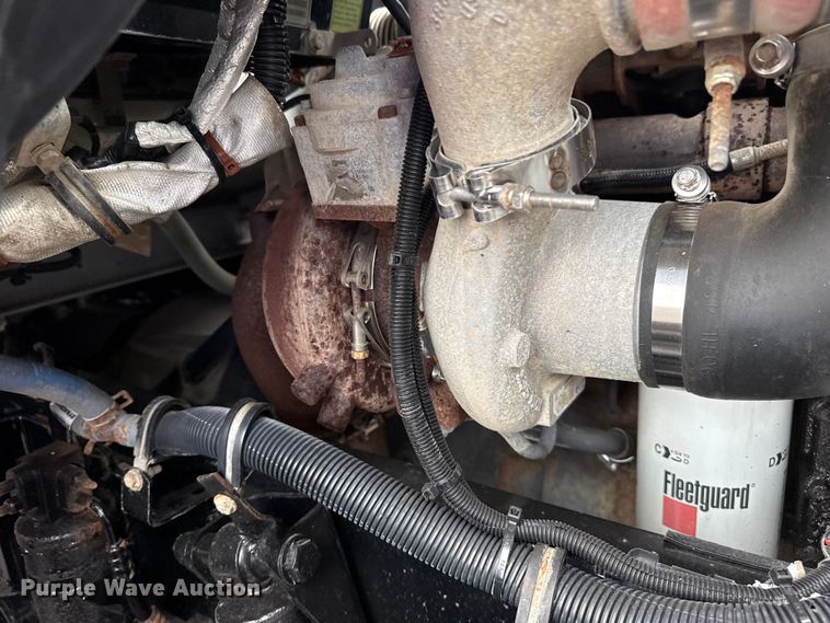 image for item EG2169 2015 Kenworth T370 utility / service truck