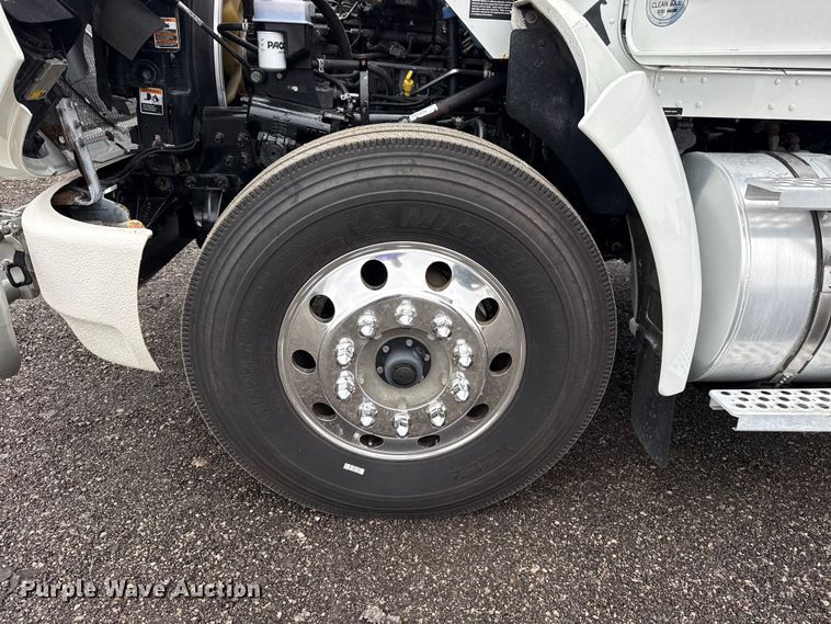 image for item EG2169 2015 Kenworth T370 utility / service truck