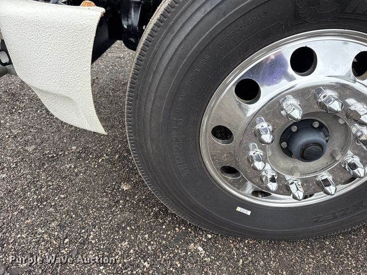 image for item EG2169 2015 Kenworth T370 utility / service truck