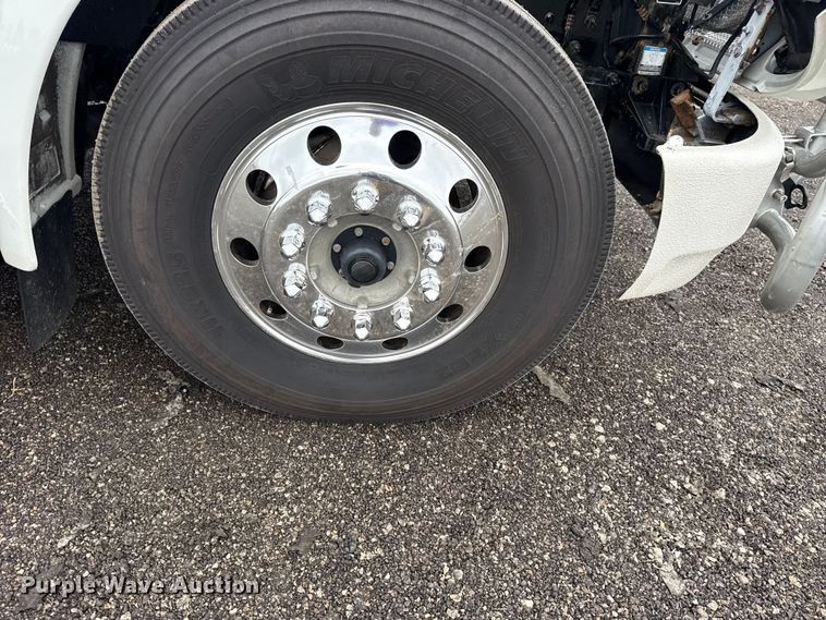 image for item EG2169 2015 Kenworth T370 utility / service truck