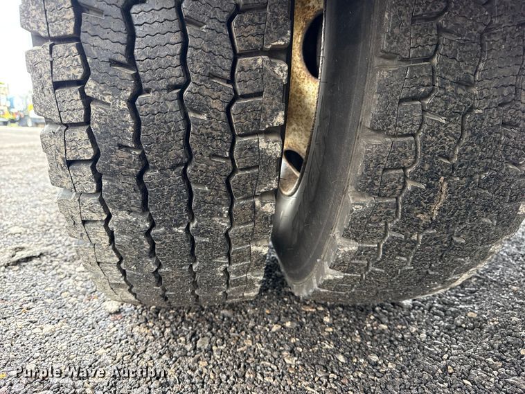 image for item EG2169 2015 Kenworth T370 utility / service truck