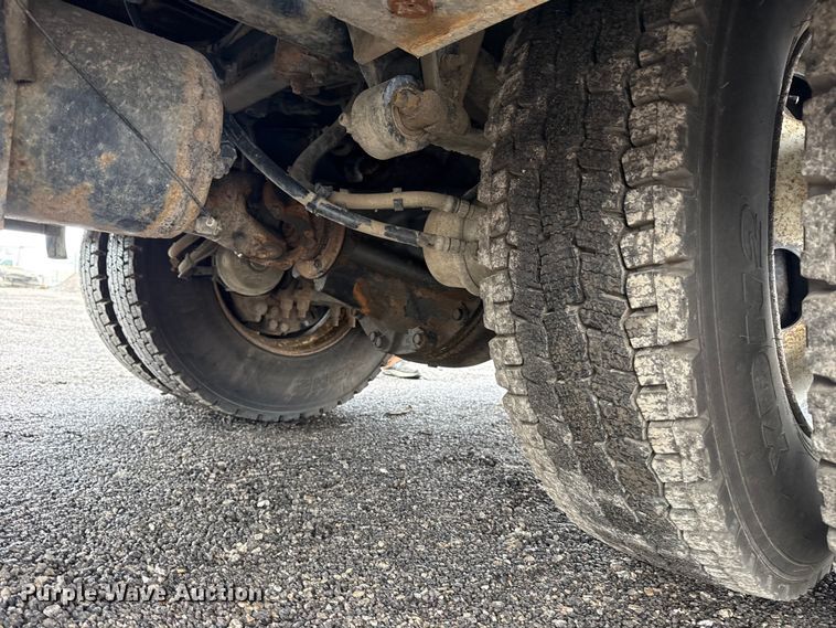 image for item EG2169 2015 Kenworth T370 utility / service truck