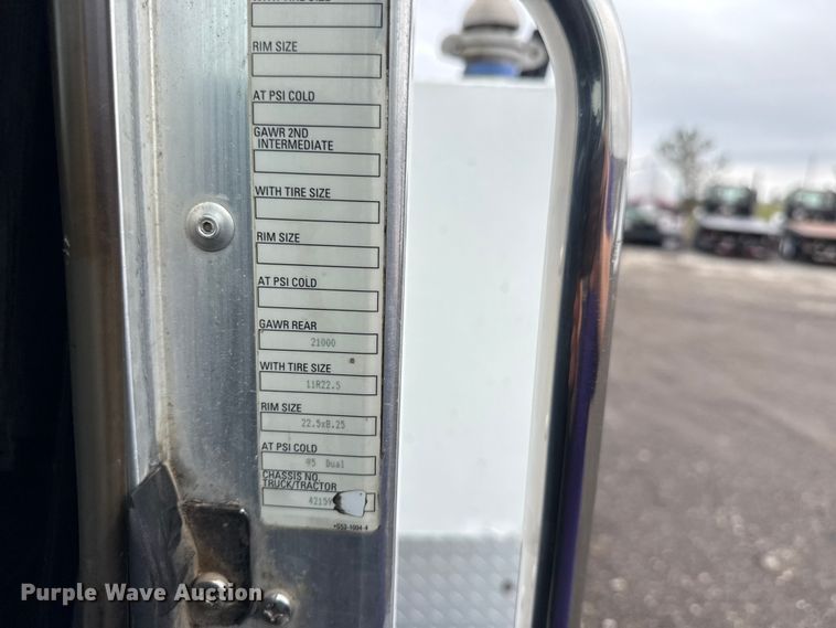 image for item EG2169 2015 Kenworth T370 utility / service truck