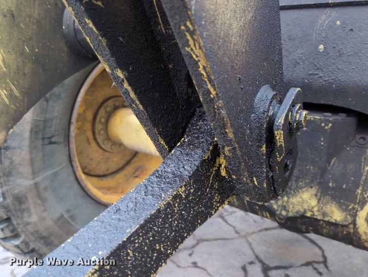 image for item EG2728 1999 New Holland LW110 wheel loader