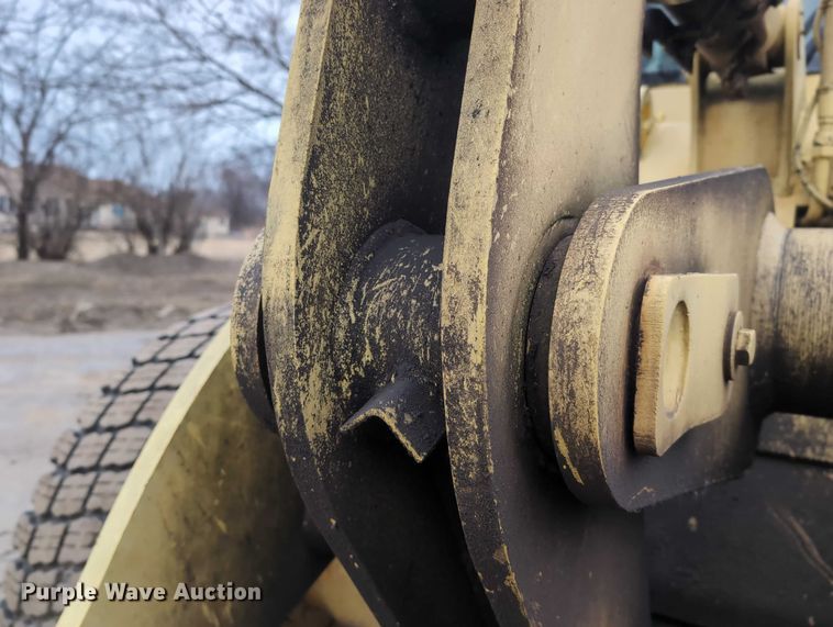 image for item EG2728 1999 New Holland LW110 wheel loader