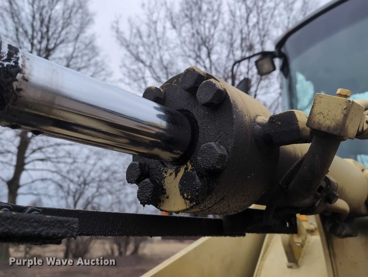 image for item EG2728 1999 New Holland LW110 wheel loader