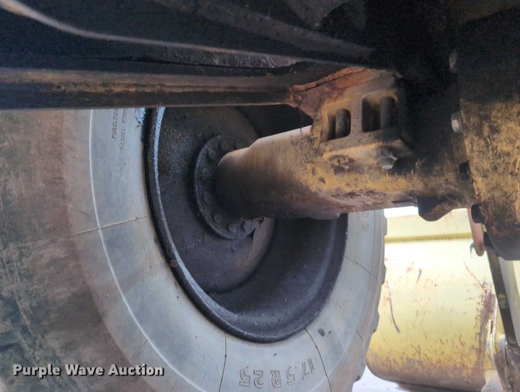 image for item EG2728 1999 New Holland LW110 wheel loader