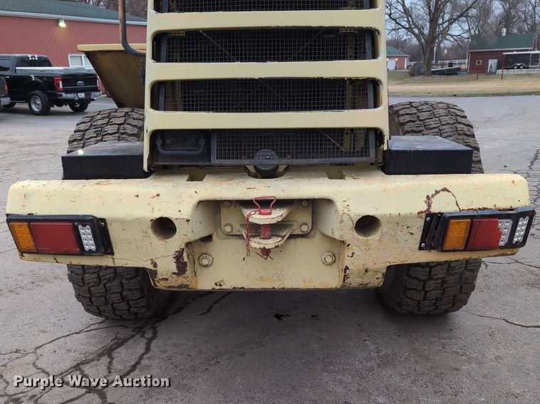 image for item EG2728 1999 New Holland LW110 wheel loader