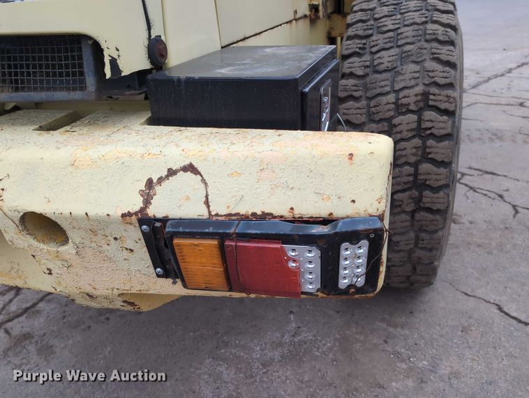 image for item EG2728 1999 New Holland LW110 wheel loader