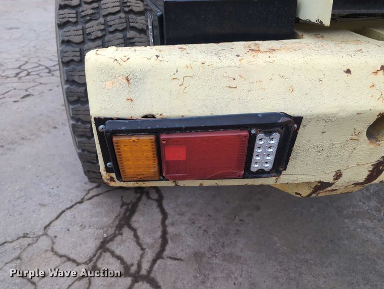 image for item EG2728 1999 New Holland LW110 wheel loader