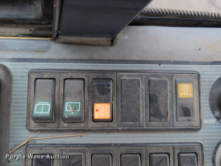 image for item EG2728 1999 New Holland LW110 wheel loader