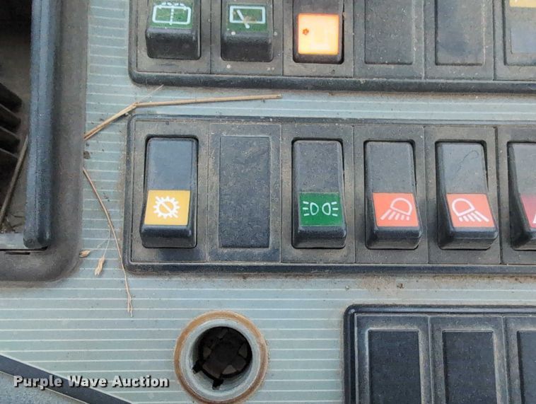 image for item EG2728 1999 New Holland LW110 wheel loader