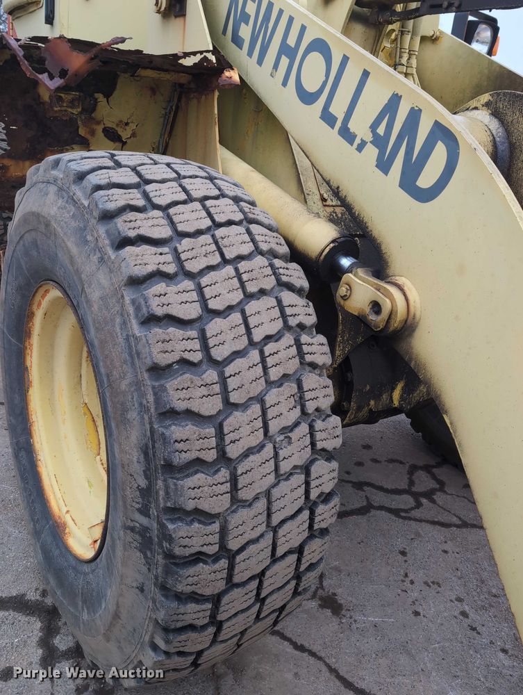 image for item EG2728 1999 New Holland LW110 wheel loader