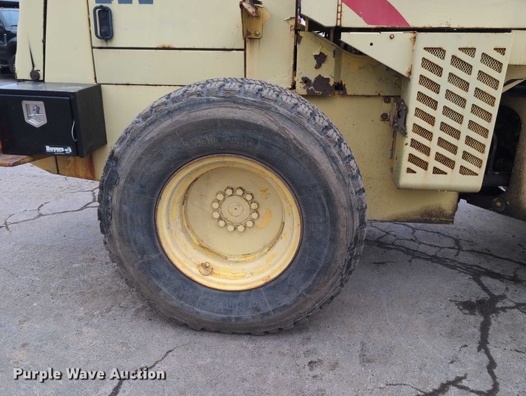 image for item EG2728 1999 New Holland LW110 wheel loader