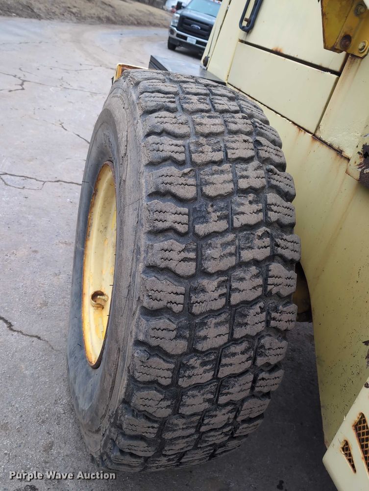 image for item EG2728 1999 New Holland LW110 wheel loader