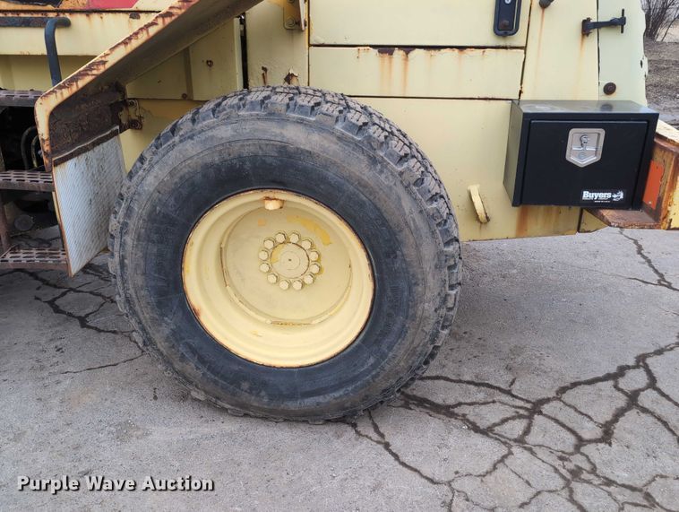 image for item EG2728 1999 New Holland LW110 wheel loader