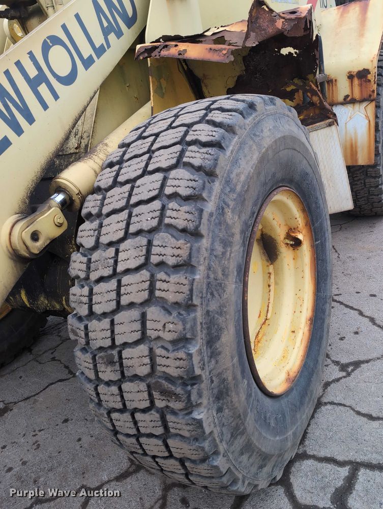 image for item EG2728 1999 New Holland LW110 wheel loader