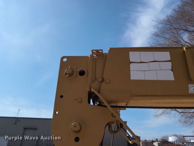 image for item EG2743 1983 Case 3330B crane