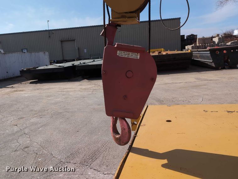 image for item EG2743 1983 Case 3330B crane