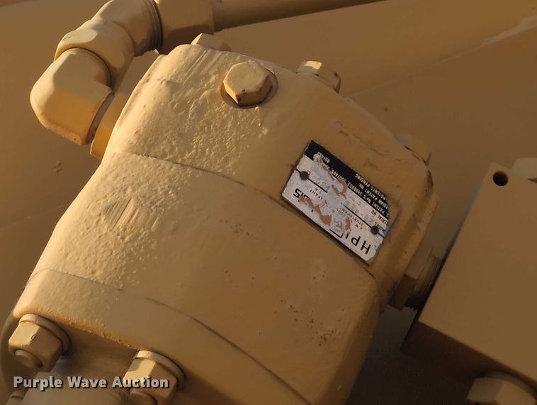 image for item EG2743 1983 Case 3330B crane