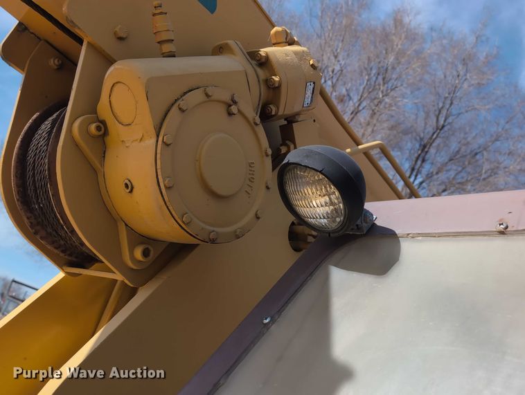 image for item EG2743 1983 Case 3330B crane