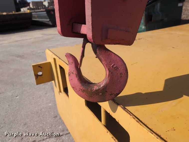 image for item EG2743 1983 Case 3330B crane