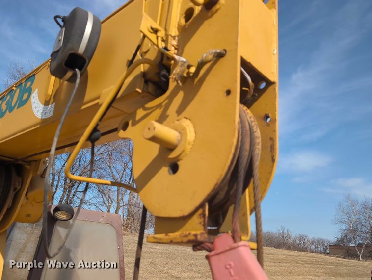 image for item EG2743 1983 Case 3330B crane