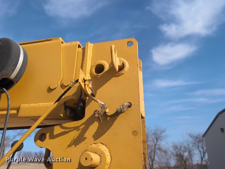 image for item EG2743 1983 Case 3330B crane