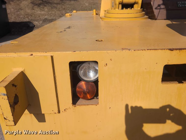 image for item EG2743 1983 Case 3330B crane