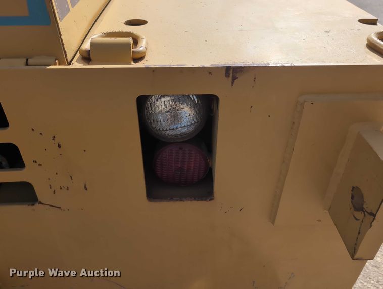 image for item EG2743 1983 Case 3330B crane